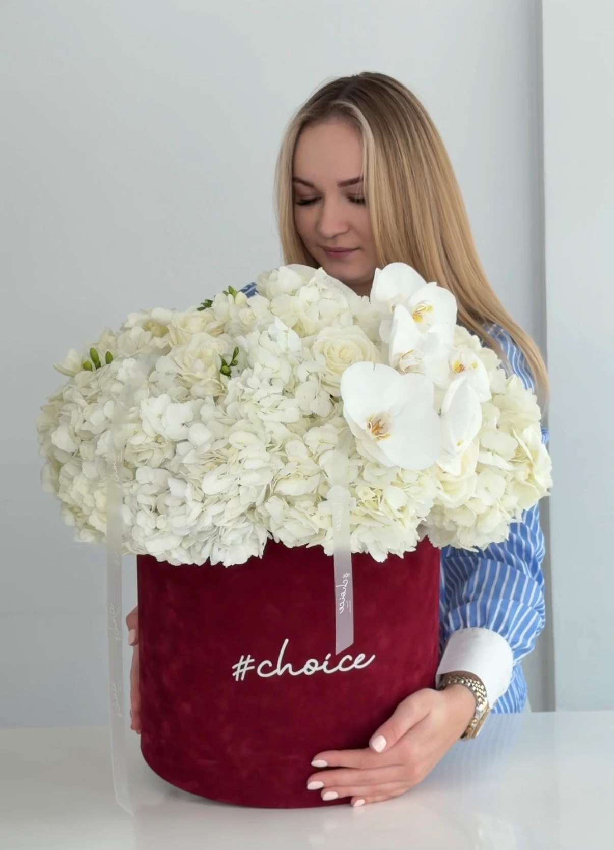 White flowers in burgundy box - XL White flowers in burgundy box - XL