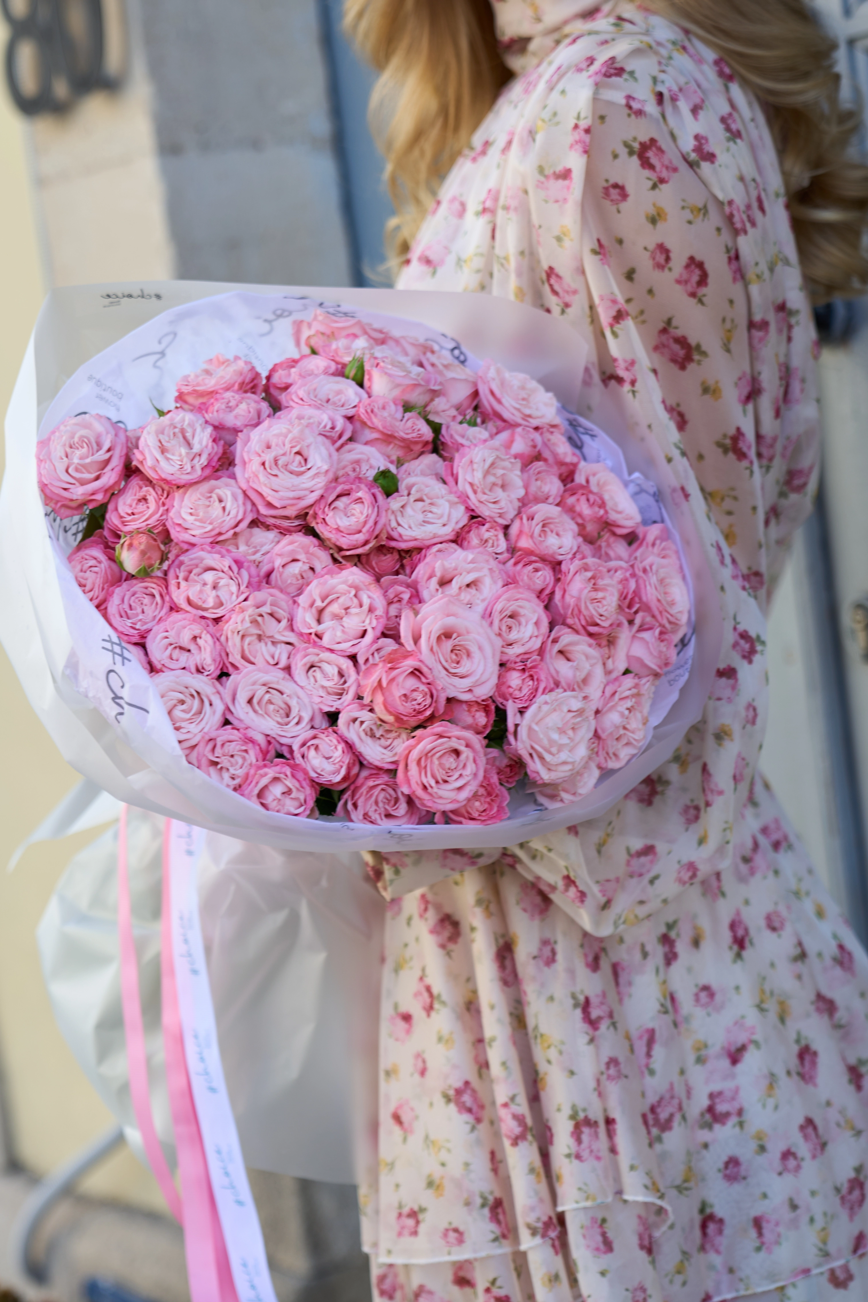 Madam Bombastic Spray roses - 25 stems Madam Bombastic Spray roses - 25 stems
