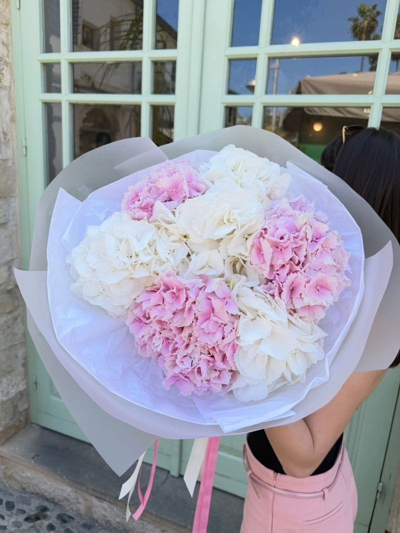 Pink & White Hydrangea Bouquet M Pink & White Hydrangea Bouquet M