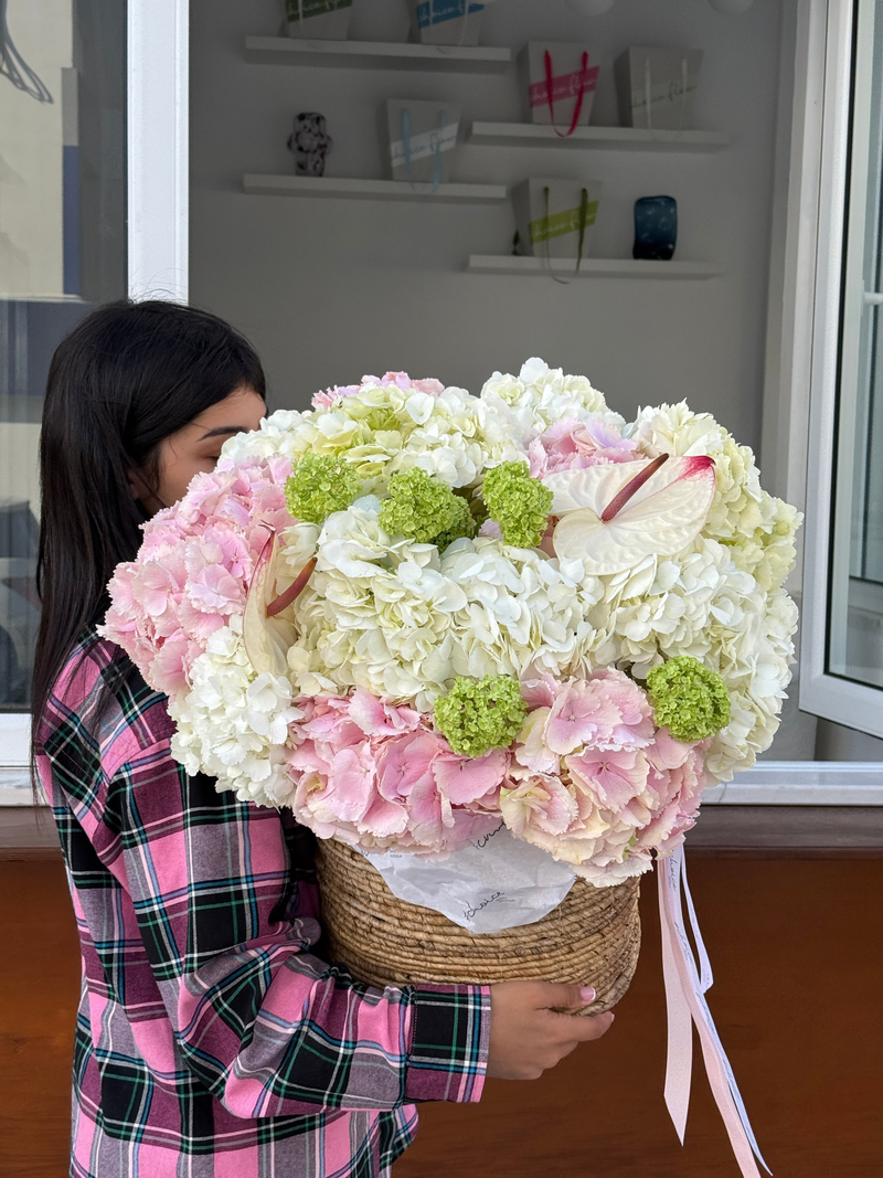 Luxury Pink & White Hydrangeas Basket XL Luxury Pink & White Hydrangeas Basket XL
