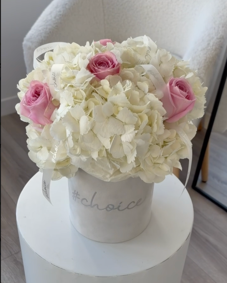White Hydrangea & Pink Roses Box Size S White Hydrangea & Pink Roses Box Size S