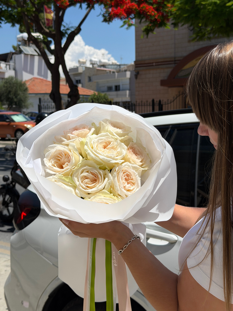 White O'Hara Roses - 9 stems Size XS White O'Hara Roses - 9 stems Size XS