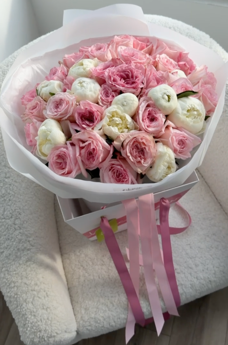 Pink Garden Roses & White Peonies Size L Pink Garden Roses & White Peonies Size L