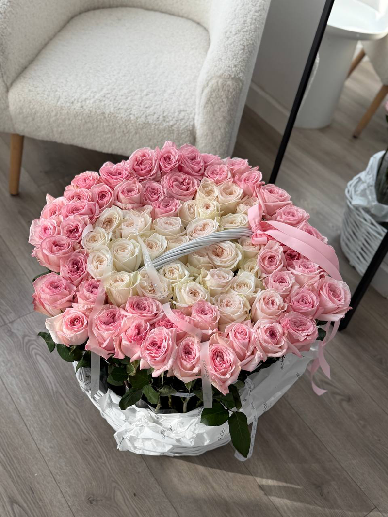 101 Pink & White Roses Basket XL 101 Pink & White Roses Basket XL