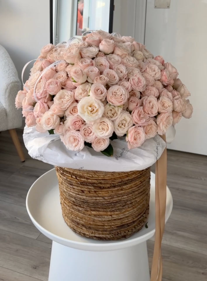 131 Roses Grand Bouquet XL 131 Roses Grand Bouquet XL