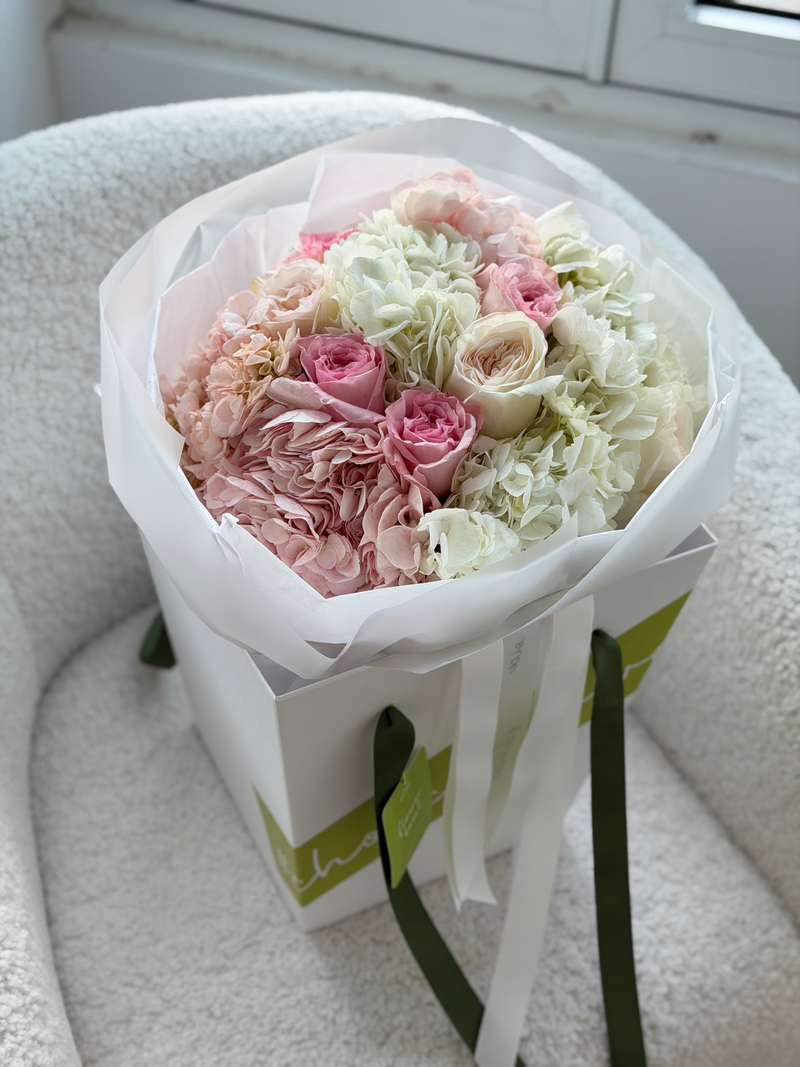 Soft Hydrangea & Rose Bouquet M Soft Hydrangea & Rose Bouquet M