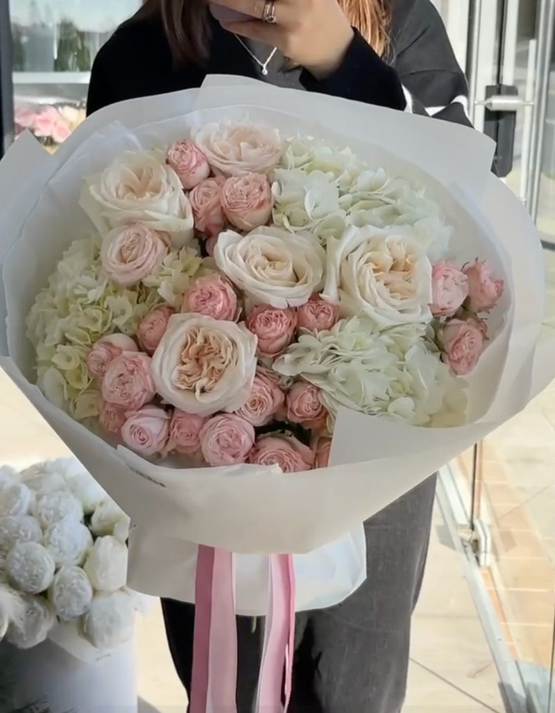 Soft Flower Mix Bouquet Size M Soft Flower Mix Bouquet Size M